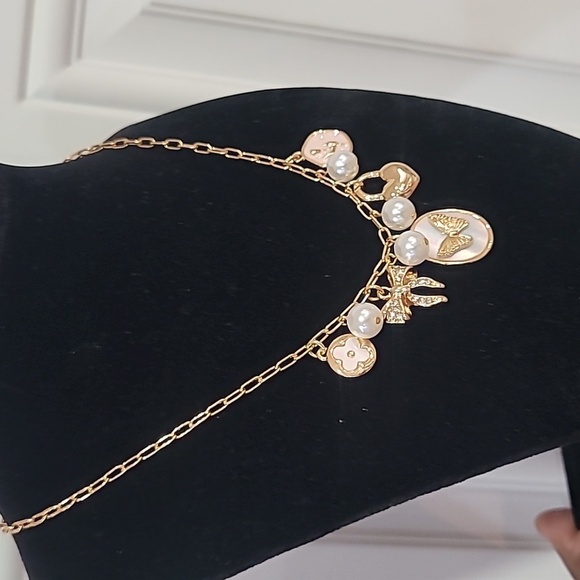🔹️House of Harlow 🔹️1960 Gold Charm Glass Pearl 17" Butterfly Pendant Necklace - Picture 3 of 11
